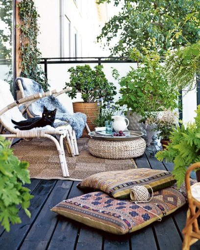 « Balcon, petite ou grande terrasse et jardin, les beaux jours arrivent et il est temps d’aménager votre extérieur.

Voici quelques idées pour vous inspirer et faire de votre extérieur un espace convivial, confortable, chaleureux et intime . »